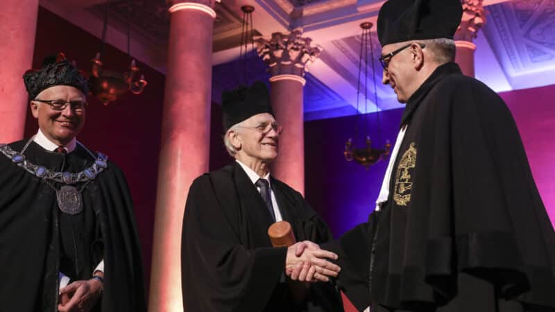 Vilniaus universitete – iškilminga ceremonija: VU suteiks garbės daktaro vardus dviem išskirtinėms asmenybėms