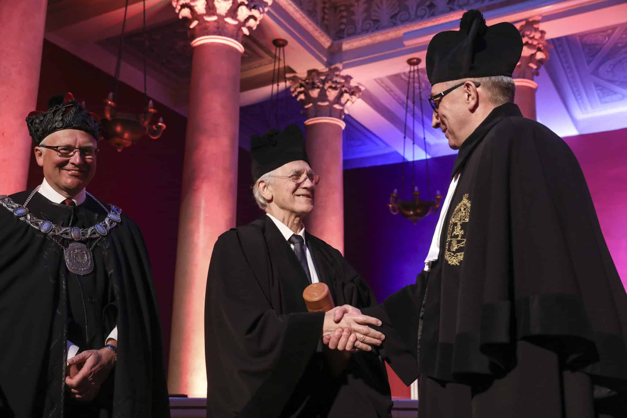 Vilniaus universitete – iškilminga ceremonija: VU suteiks garbės daktaro vardus dviem išskirtinėms asmenybėms