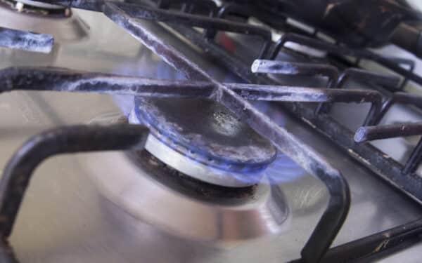 Netikėtas posūkis: degalų ir dujų kainos krenta, tačiau yra vienas bet