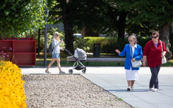 Valstybės kontrolė: senjorai paliekami nuošalyje – tik dvi savivaldybės taiko tikslines priemones