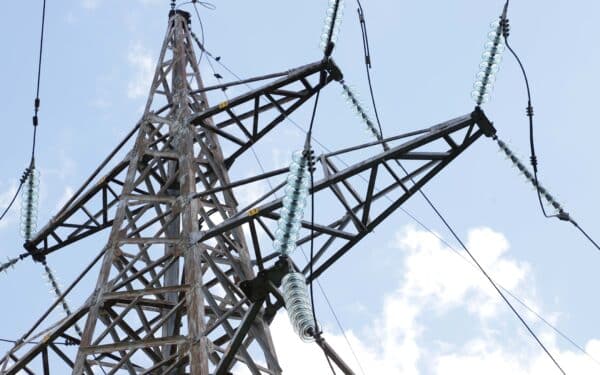 Elektros kainos kovą krito žemyn: kas nulėmė tokį staigų kritimą Lietuvoje ir Baltijos šalyse?