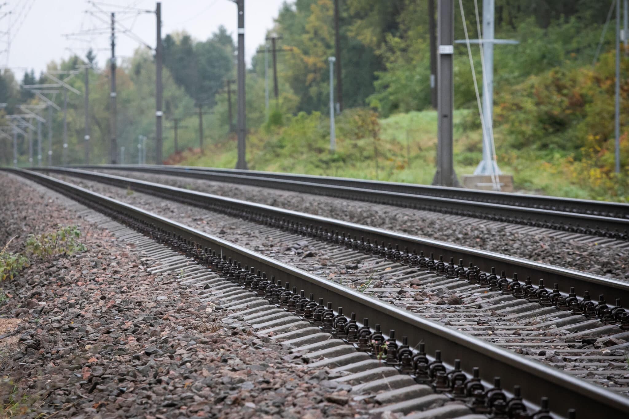 „Žalesnės“ kelionės – vis arčiau: geležinkelyje Kaišiadorys–Gaižiūnai sėkmingai išbandytas elektrifikuotas ruožas