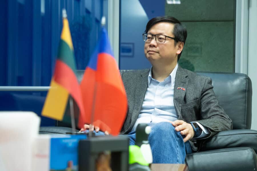 Interviu su Taivaniečių atstovybės vadovu Ericu Huangu. Dainiaus Labučio (ELTA) nuotr.