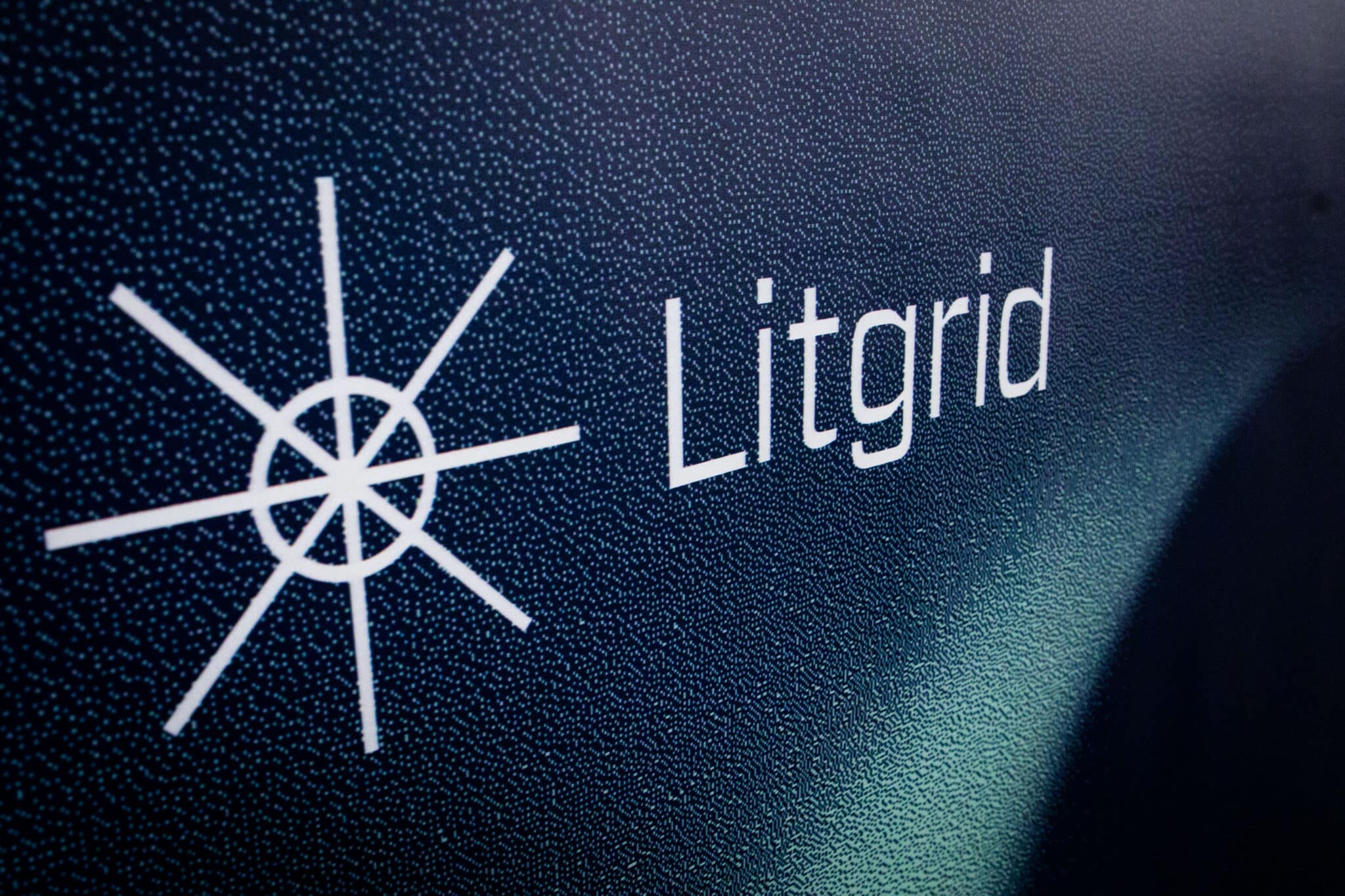 Elektros eksportas į Lenkiją didėja: augantis „LitPol Link“ pralaidumas leis plėsti atsinaujinančią energetiką