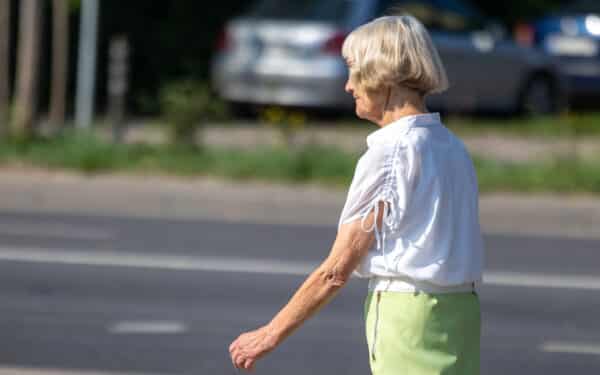 Seime – jautrus klausimas: ar vaikai galės atsisakyti išlaikyti savo tėvus?