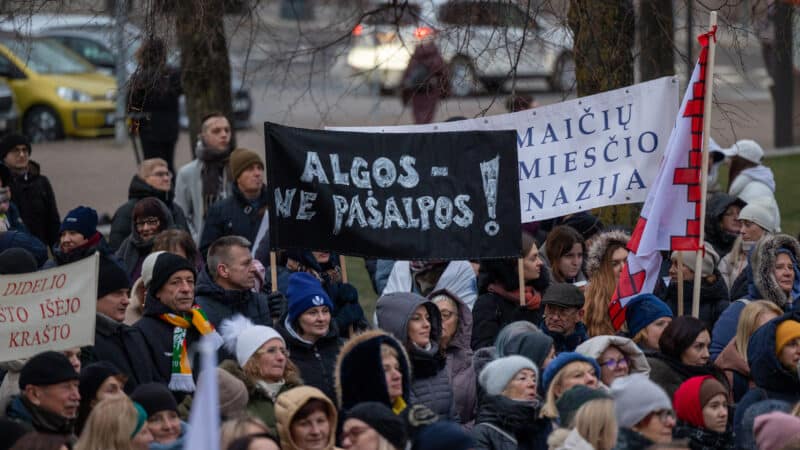 Kiek iš tiesų uždirba mokytojai Lietuvoje? Palyginimas su kitomis šalimis nustebins