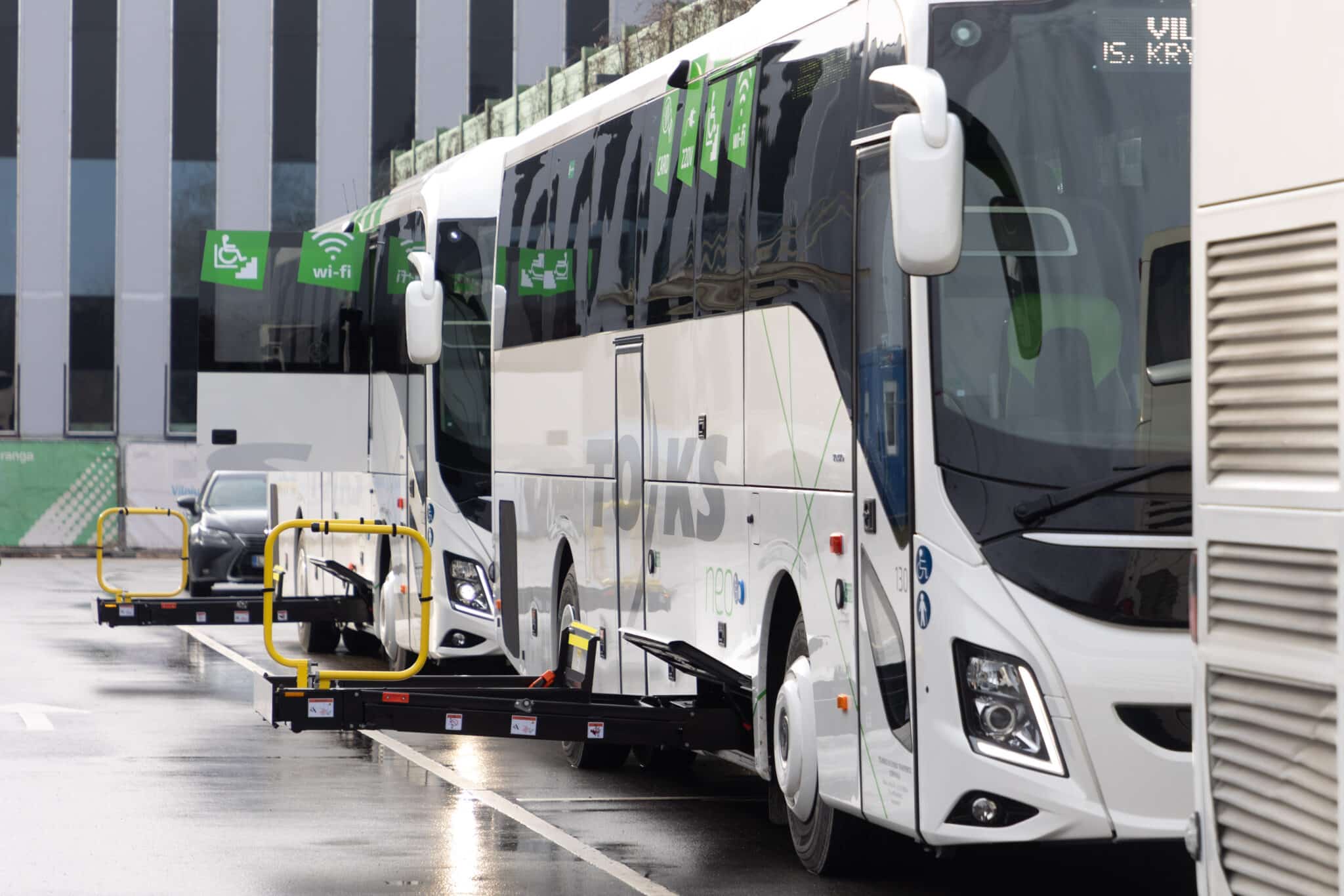 Traukinių kelionių sėkmė skatina diskusiją: ar nuolaidos bus taikomos ir autobusams?