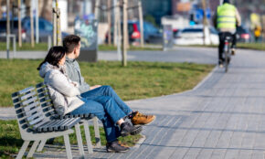 Sostinės gyventojai mėgaujasi pavasariu. ELTA / Jonas Balčiūnas