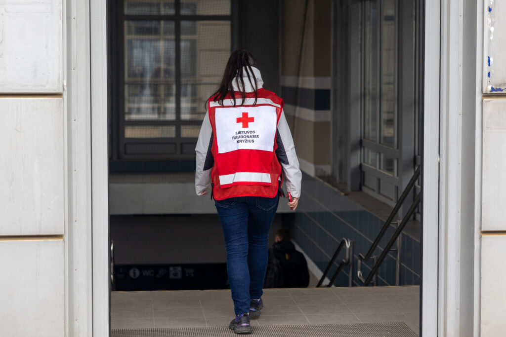 Vilniaus geležinkelio stotyje civilinės saugos pratybos: evakuacija traukiniu. ELTA / Julius Kalinskas