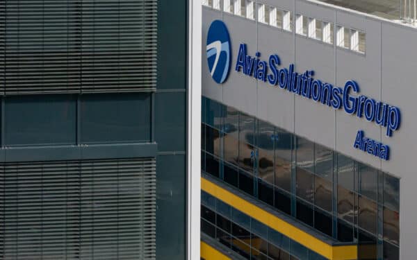 „Avia Solutions Group“ įmonė mažina veiklos apimtis: grąžins 15 lėktuvų ir atleis per 100 darbuotojų