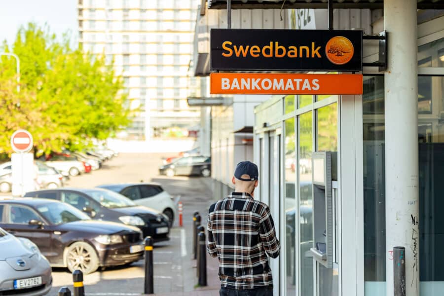 „Swedbank" bankomatas. ELTA / Andrius Ufartas nuotr.
