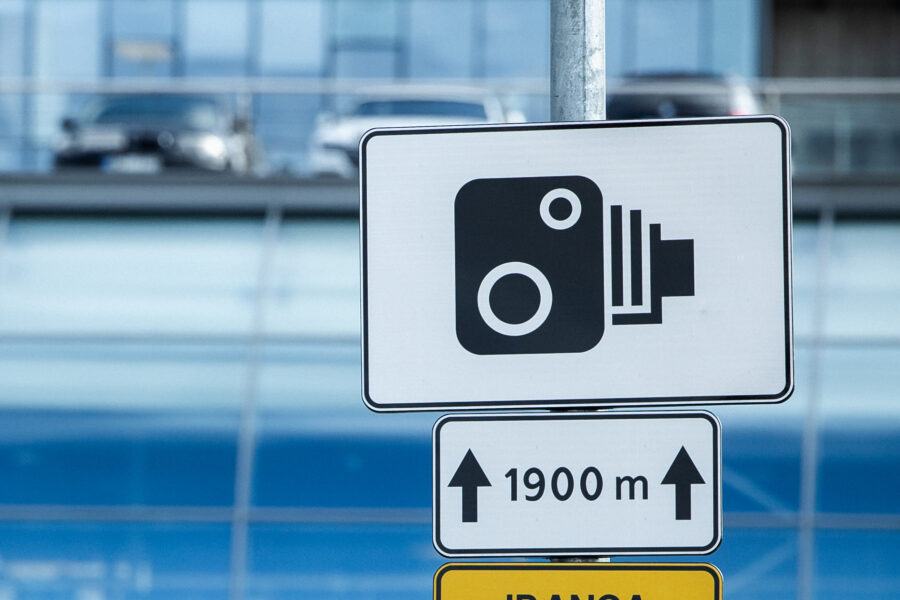 Vidutinio greičio matuokliai prie Seimo tunelio. ELTA / Andrius Ufartas nuotr.