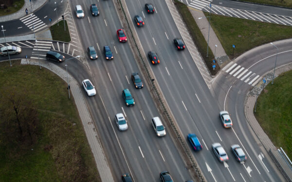 ES siūlo netikėtą sprendimą: taupus vairavimas gali tapti atsaku į krizę