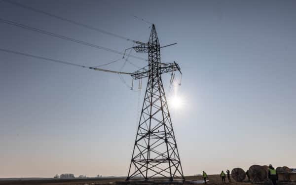 Atpigo, bet ne visiems: kaip keičiasi elektros kainos Lietuvoje?