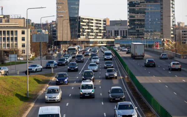 Vairavimo pažymėjimai – už pinigus? Teismui perduota didelio masto byla