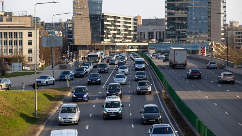 Vairavimo pažymėjimai – už pinigus? Teismui perduota didelio masto byla