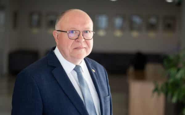 Seimo užkulisiuose – nauji pokyčiai: Urmanavičius svarsto trauktis į Mišrią grupę