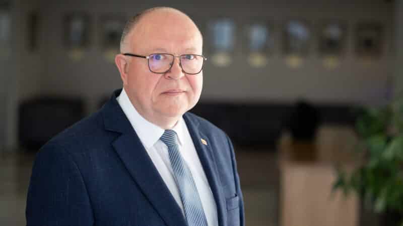 Seimo užkulisiuose – nauji pokyčiai: Urmanavičius svarsto trauktis į Mišrią grupę