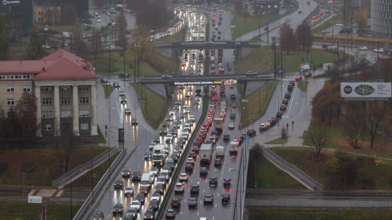 Automobilių rinka Lietuvoje – augimo fazėje: pardavimai augo beveik 16 proc., padidėjo ir elektromobilių dalis
