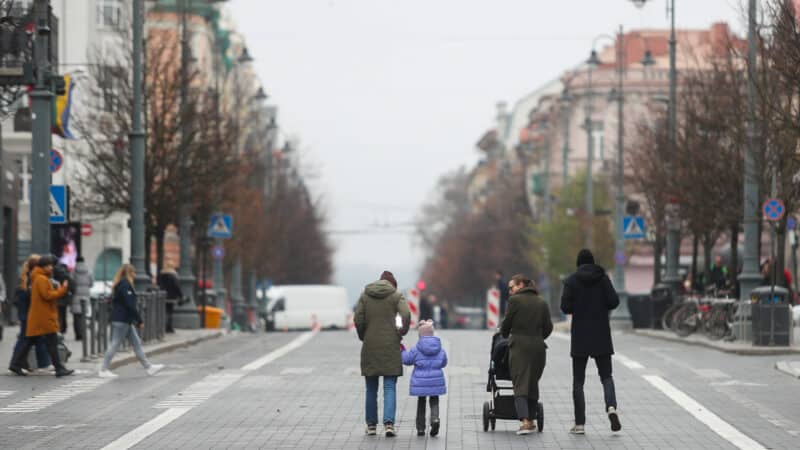 Seimo TTK pritarė siūlymui išplėsti teisėjų teisę į mamadienius ir tėvadienius