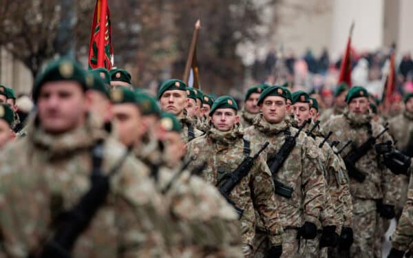 Lietuvos kariuomenė baigė dar vieną etapą: kariai sugrįžo iš tarptautinės operacijos Kosove