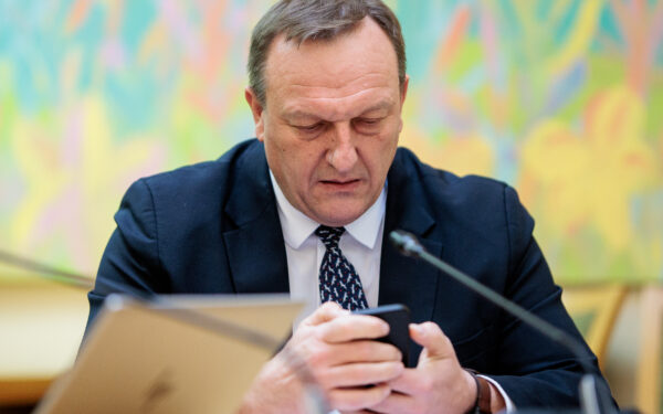 Ministras žada pokyčius: daugiau pinigų pareigūnams ir naujos ilgalaikės paskatos