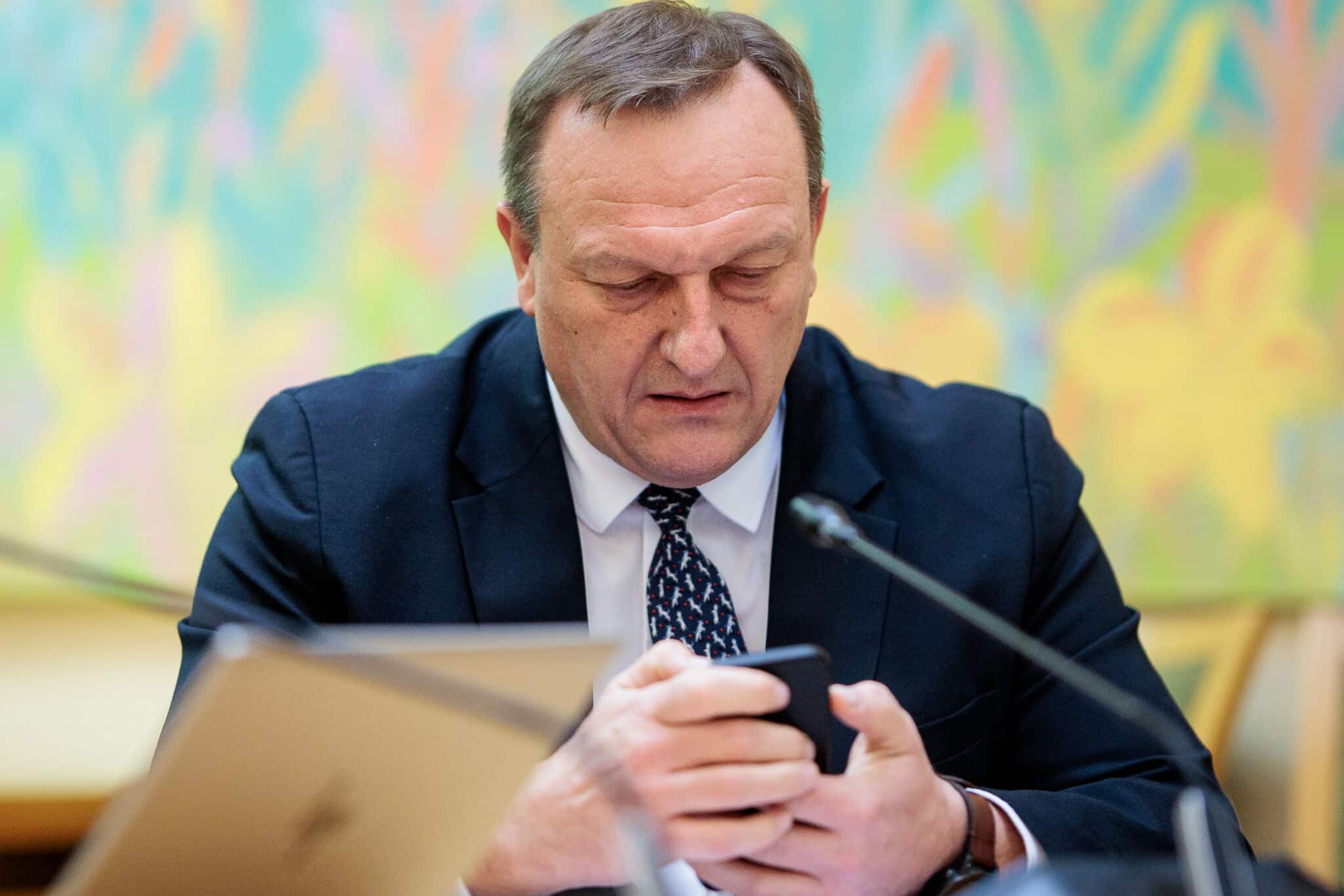 Ministras žada pokyčius: daugiau pinigų pareigūnams ir naujos ilgalaikės paskatos