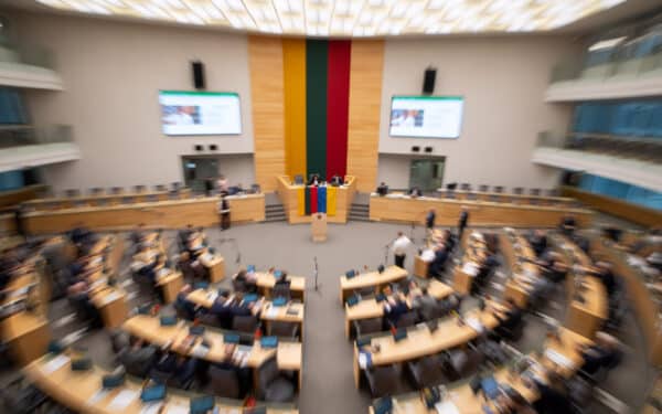 Seimas priėmė sprendimą: rekonstruojamus valstybinės reikšmės kelius galės valdyti privatūs subjektai