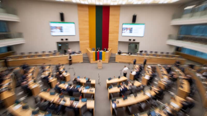 Seimas priėmė sprendimą: rekonstruojamus valstybinės reikšmės kelius galės valdyti privatūs subjektai
