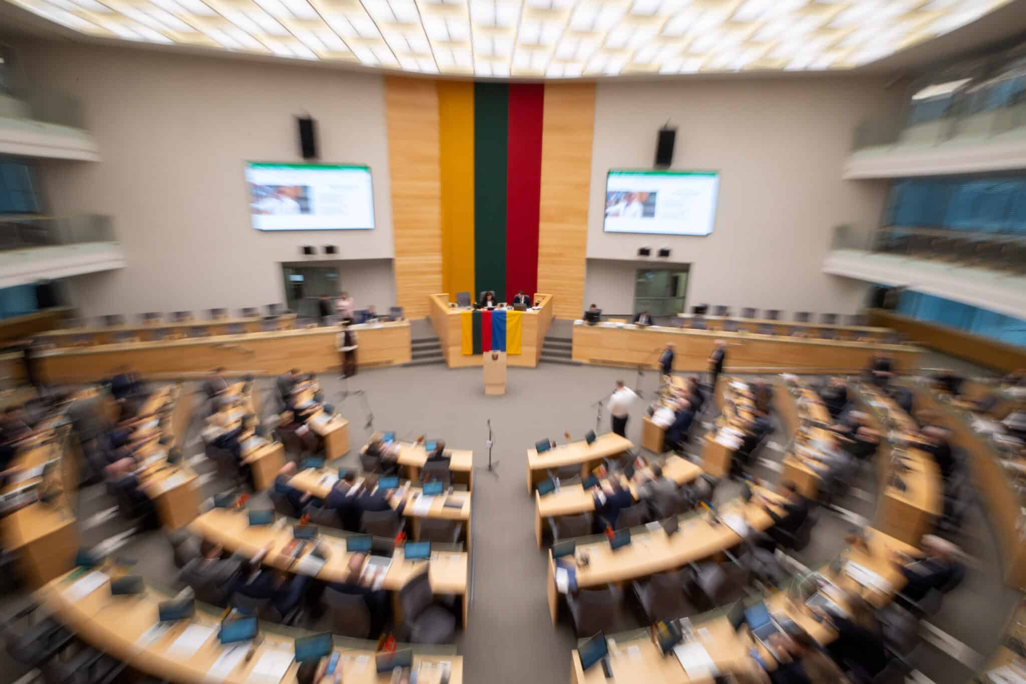 Seimas priėmė sprendimą: rekonstruojamus valstybinės reikšmės kelius galės valdyti privatūs subjektai