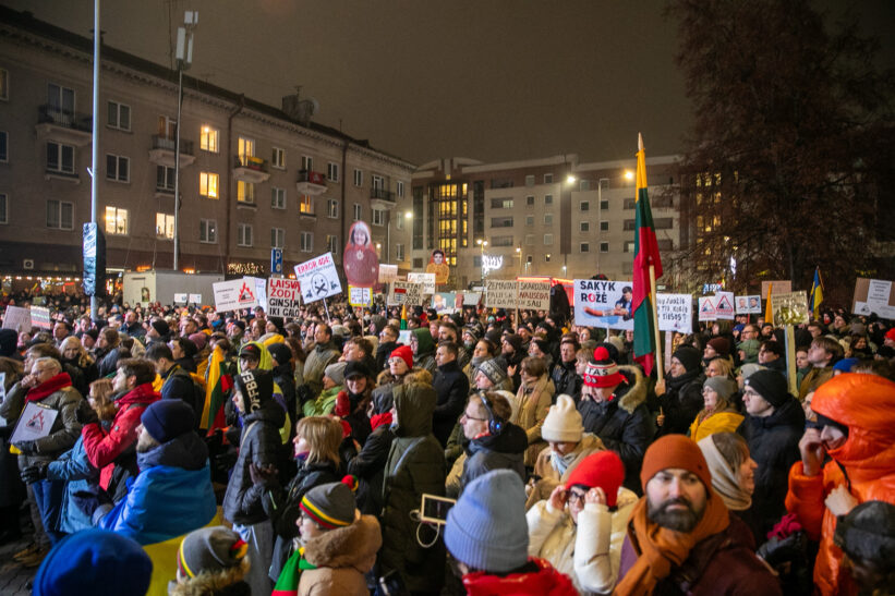 Protestas „Šalin rankas nuo laisvo žodžio! Laužai prie Seimo“ trečia diena. ELTA / Orestas Gurevičius