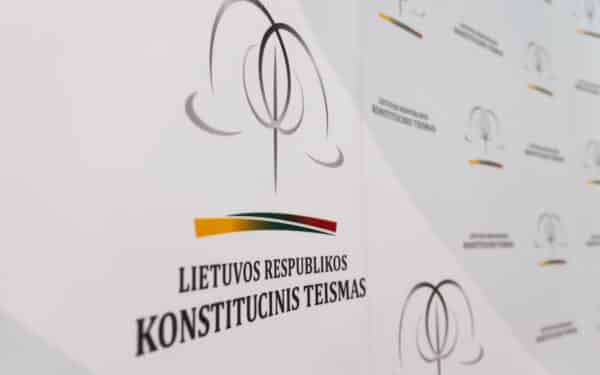 Pusšimtis Seimo narių stojo ginti „čekiukų“ bylose įklimpusių politikų: kreipėsi į Konstitucinį Teismą