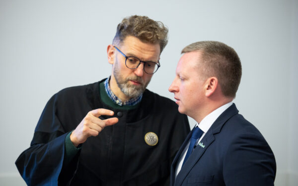 Teismo sprendimas – po padidinamuoju stiklu: prokuroras „čekiukų“ byloje siekia panaikinti išteisinimą Povilui Isodai