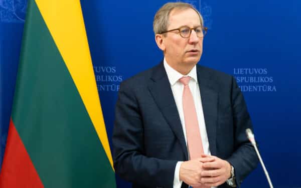 Politinė įtampa Europoje: Lietuva blokavo oro erdvę Fico skrydžiui į Rusijos Pergalės dienos minėjimą