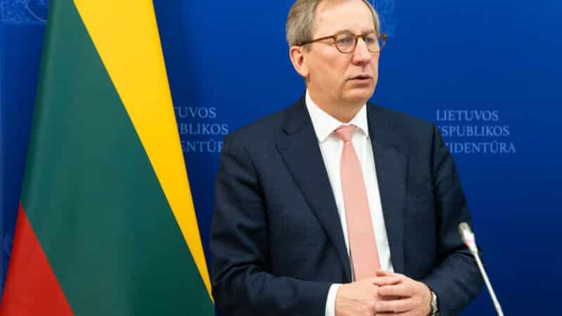 Politinė įtampa Europoje: Lietuva blokavo oro erdvę Fico skrydžiui į Rusijos Pergalės dienos minėjimą