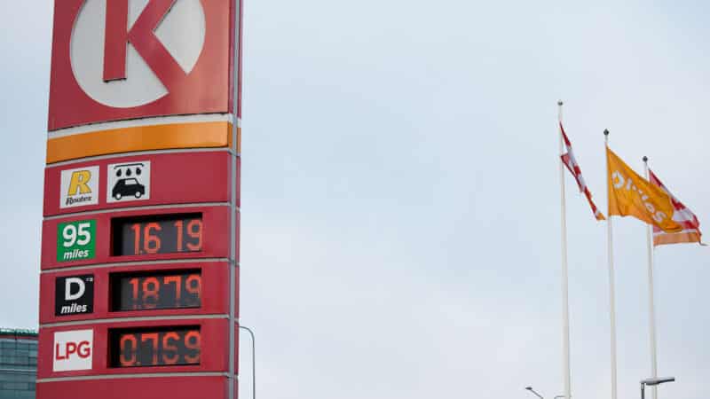 Brangstant degalams – pirmieji pokyčiai: atskleidė kaip lietuviai reaguoja į pakilusias kuro kainas