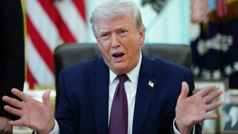 Skambūs Trumpo žodžiai apie Iraną: planuoja „užbaigti darbą“ per kelias savaites