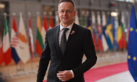 Vengrijos užsienio reikalų ministras nutekintame garso įraše aptarė ES sankcijas su Rusija. EPA-ELTA