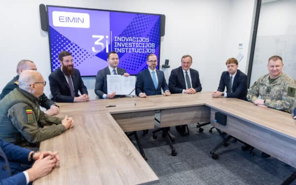 Lietuvos institucijos – susivienijo: pasirašytas svarbus susitarimas dėl oro erdvės pažeidimų prevencijos