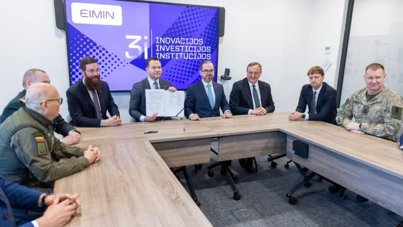 Lietuvos institucijos – susivienijo: pasirašytas svarbus susitarimas dėl oro erdvės pažeidimų prevencijos