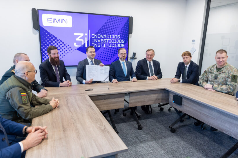 Susitarimo tarp 10 institucijų dėl greitesnių sprendimų, skirtų oro erdvės grėsmėms neutralizuoti, pasirašymas. ELTA / Julius Kalinskas