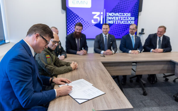 Lietuvos institucijos stiprina oro erdvės kontrolę: kuriami sprendimai, galintys veikti ir prieš dronus