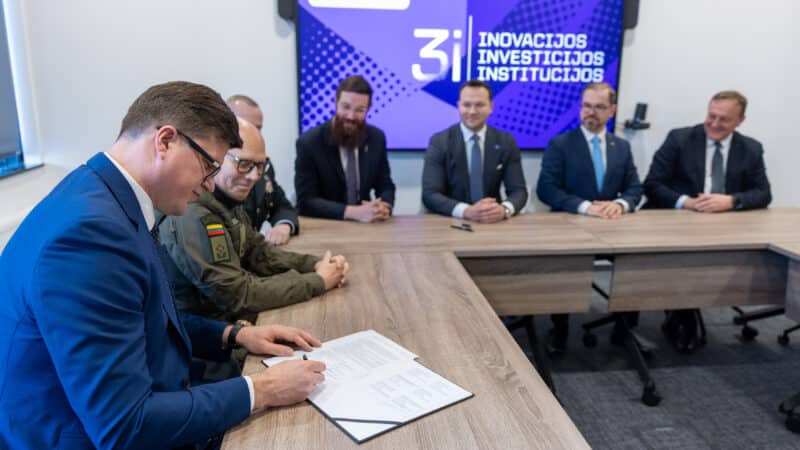 Lietuvos institucijos stiprina oro erdvės kontrolę: kuriami sprendimai, galintys veikti ir prieš dronus