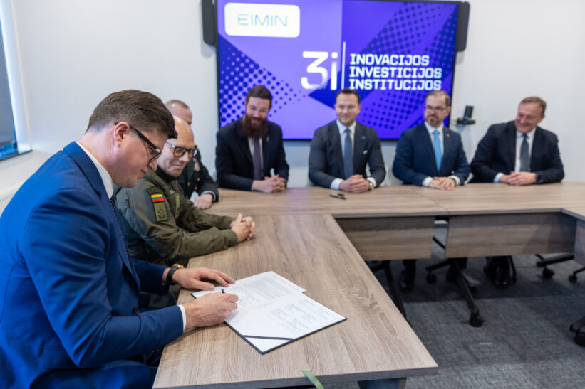 Pasirašytas susitarimas tarp 10 institucijų dėl greitesnių sprendimų, skirtų oro erdvės grėsmėms neutralizuoti. ELTA / Julius Kalinskas