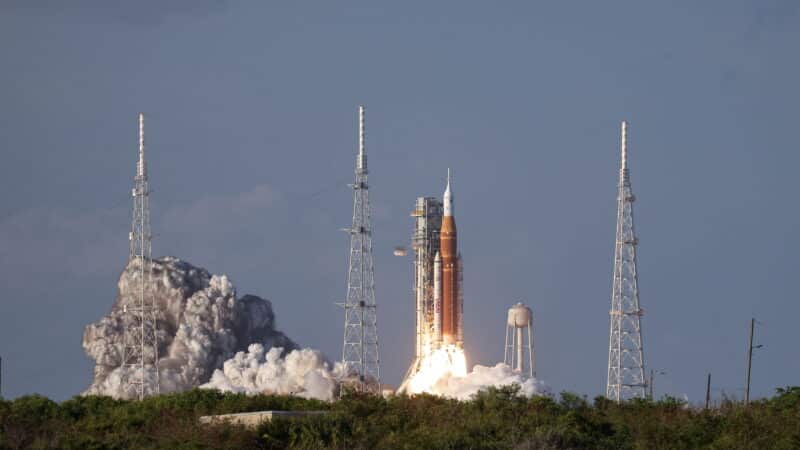 Istorinis momentas kosmose: po 50 metų petraukos NASA pradėjo „Artemis 2“ misiją į Mėnulį