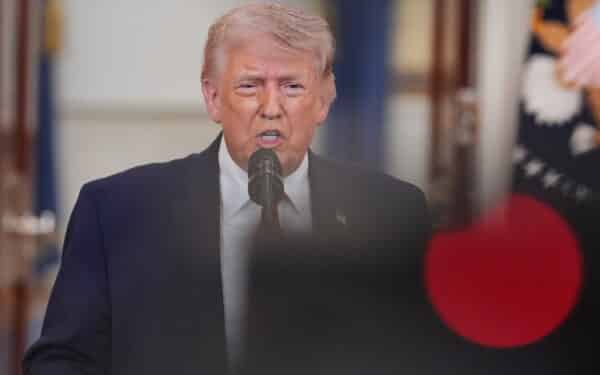 Įtampa tarp lyderių: Trumpas nepraleido progos pasišaipyti iš Macrono