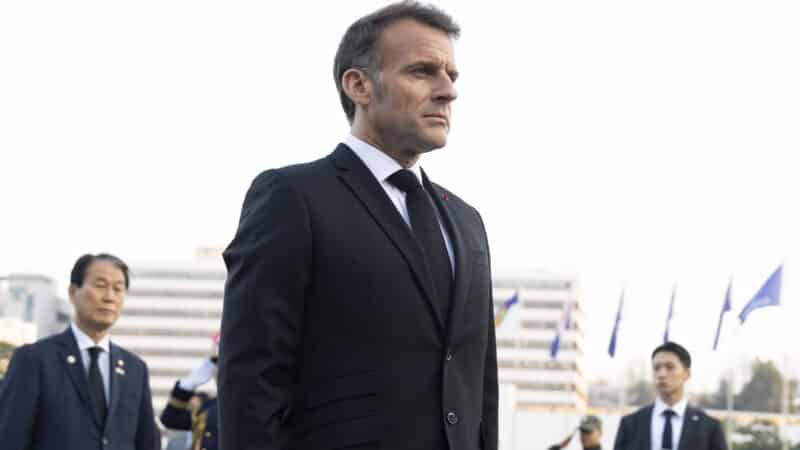 Macronas atmeta JAV svarstytą karinį Hormuzo atvėrimo scenarijų: „tai nerealistiška“