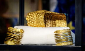 Po sensacingos vagystės Nyderlanduose vagišiai grąžino neįkainojamą 2,5 tūkst. metų senumo aukso šalmą. EPA-ELTA