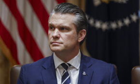 Hegsethas paprašė JAV kariuomenės štabo viršininko atsistatydinti. EPA-ELTA