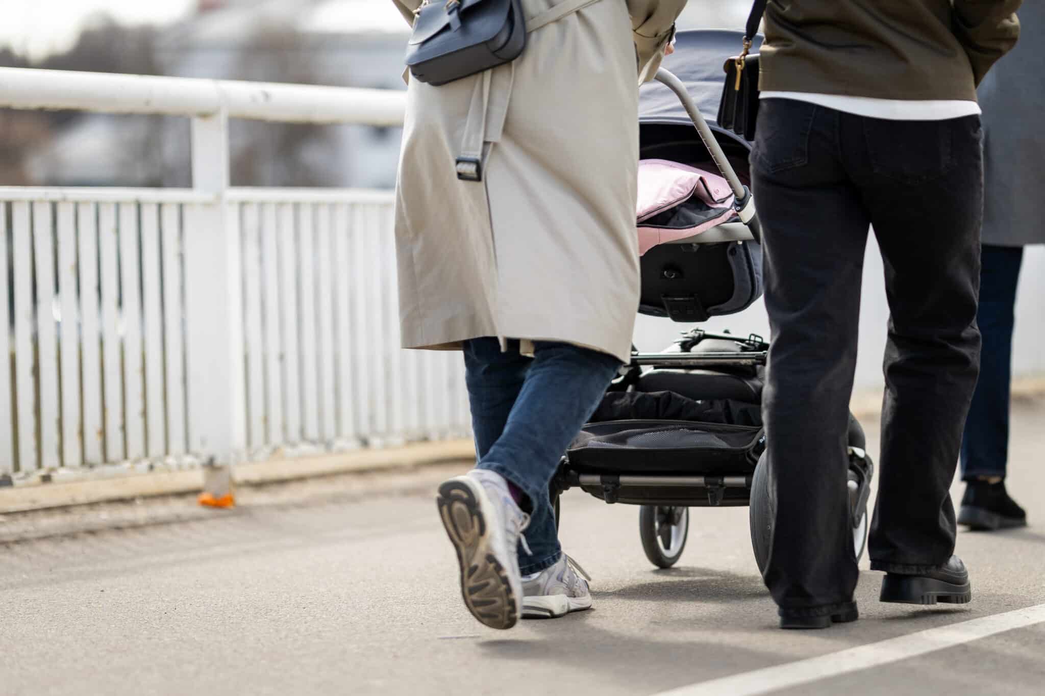Smūgis tėvams: Seimo komitetas atmetė siūlymą dėl mamadienių ir tėvadienių